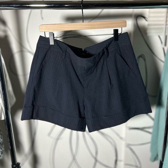 GAP Pants - GAP Women’s Pleated Trouser Pinstripe Navy Shorts Size 10